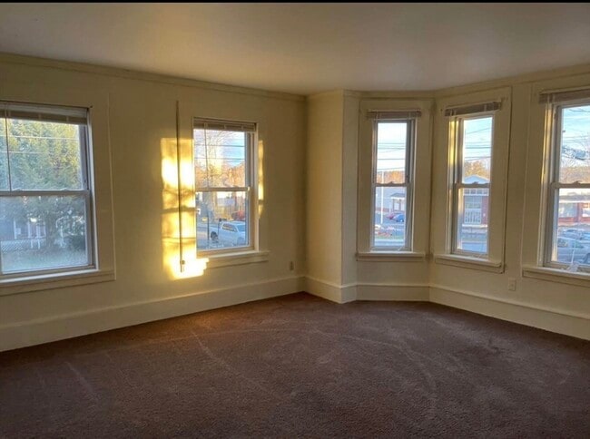 Building Photo - 322 Central St