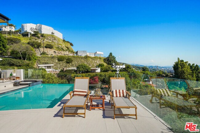 Building Photo - 8242 Hillside Ave