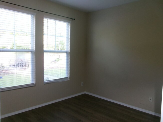 Building Photo - 3 bedroom, 3 bath townhome in Kiskadee Parke