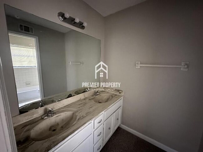 Building Photo - 2533 Richwood St