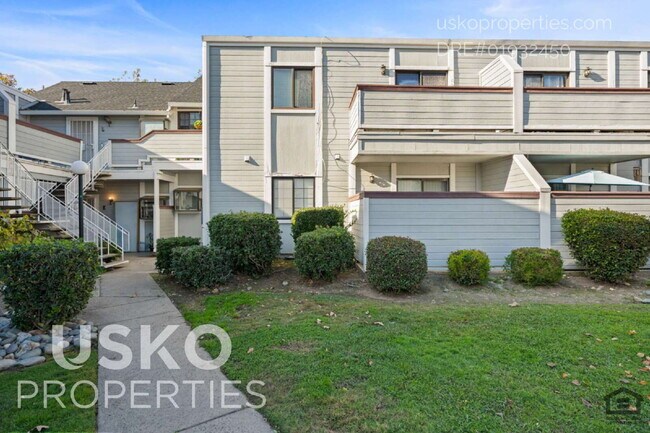 Building Photo - "Spacious 3-Bed Condo with 2 Baths in Citr...