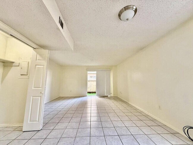 Building Photo - 1624D Newport Place