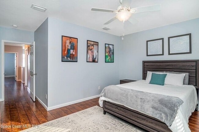 Building Photo - End Unit in Lake Washington Townhomes!!