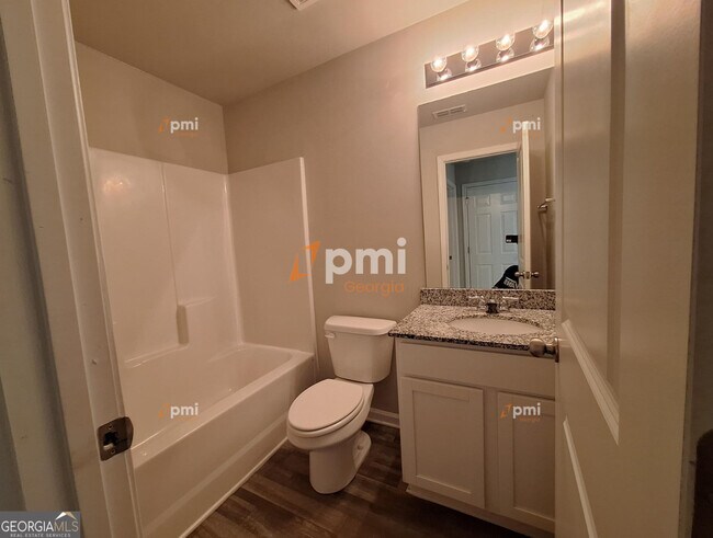 Building Photo - 731 Cole Dr