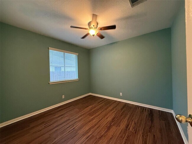 Building Photo - 25 Azalea Dr