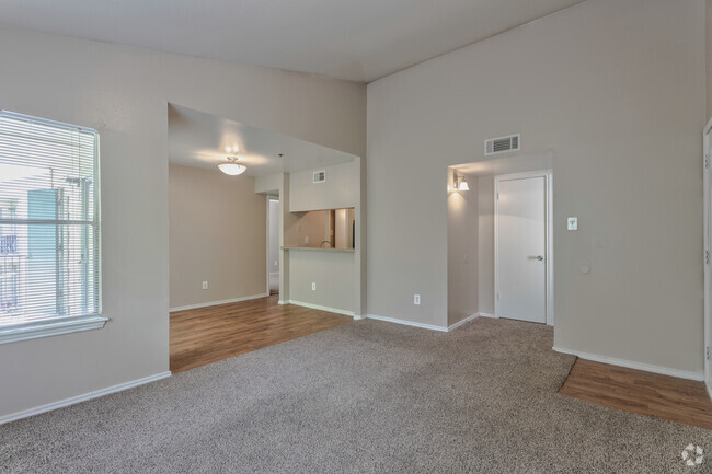 2BR, 2BA - 895 SF 1B3 - Living Area - The Declan