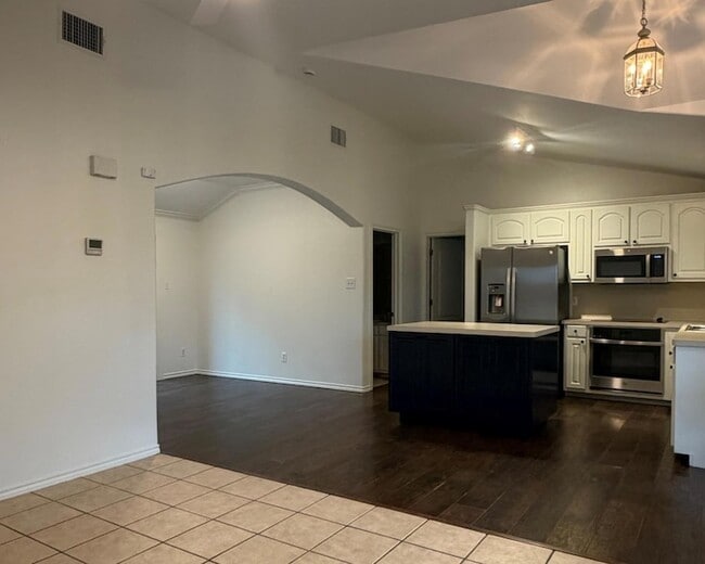 Building Photo - 414 Summit Ridge Dr N