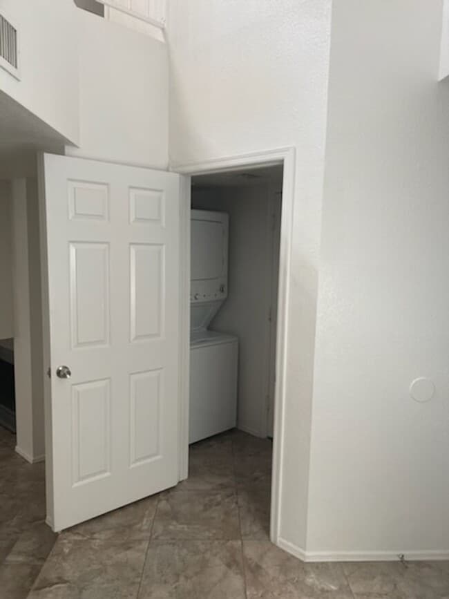 Building Photo - 2 bed 2.5 bath in Tempe