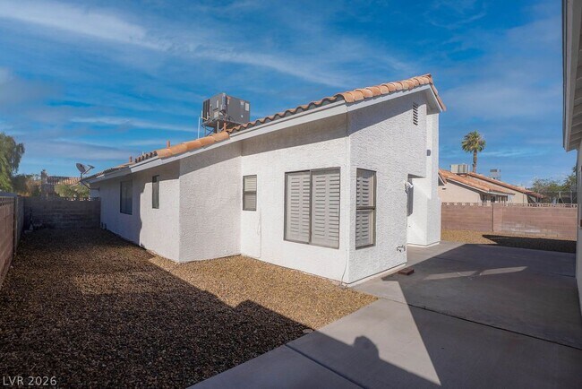 Building Photo - 7045 Sawtooth Dr