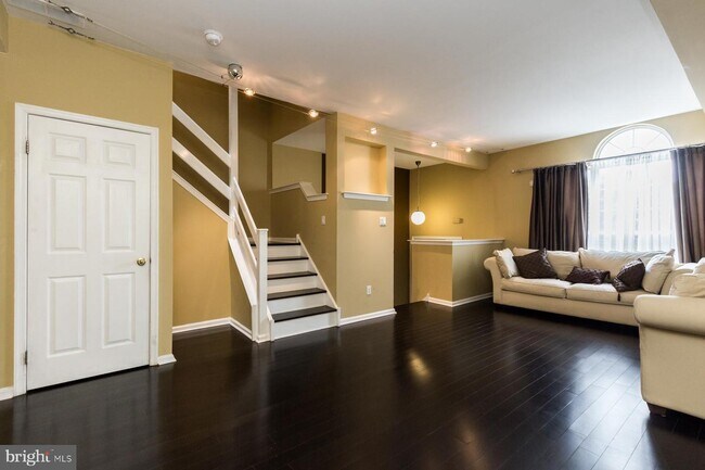 Building Photo - 313 Sage Ln