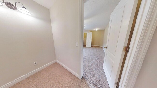 Building Photo - Spacious Home in Mill Creek