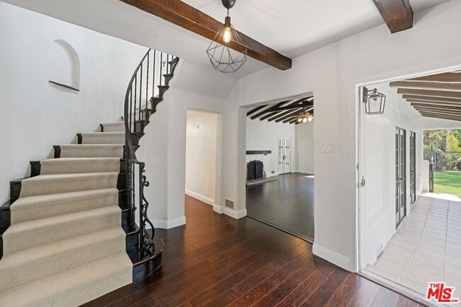 Building Photo - 366 S Crescent Heights Blvd