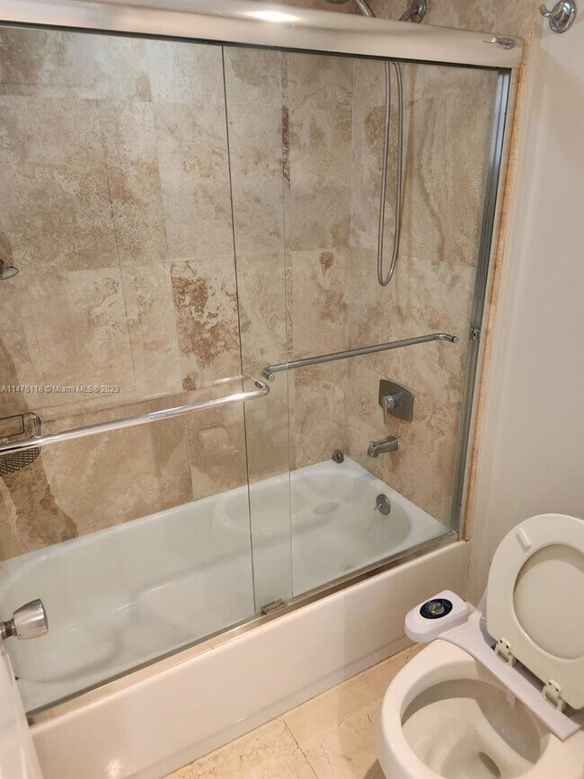 Building Photo - 20355 NE 34th Ct