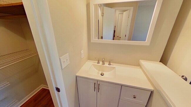 Building Photo - 928 Winterberry Dr