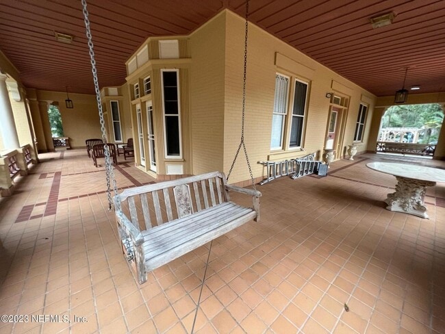 Building Photo - 1541 Riverside Ave