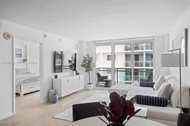 Building Photo - 6917 Collins Ave