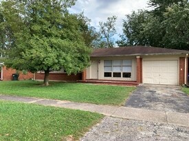 Building Photo - 1130 Oakwood Dr