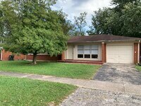 Building Photo - 1130 Oakwood Dr