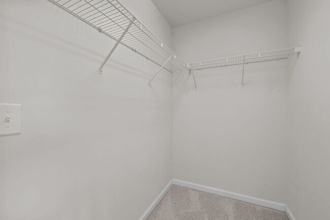 Building Photo - Modern 3-Bed Townhome in Thompson Ridge – ...