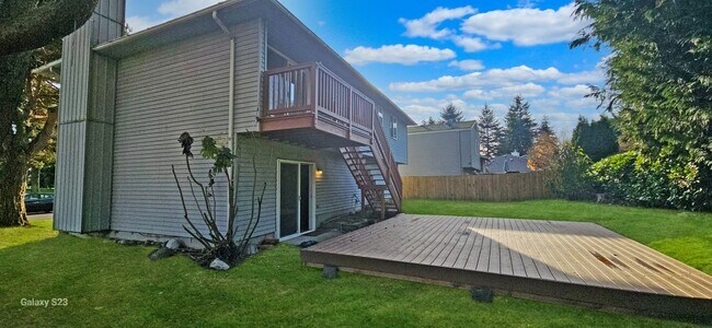 Building Photo - 4 bedroom Home on Highland Golf Course