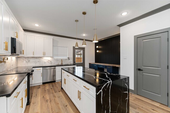 Building Photo - 8115 Jeffery St