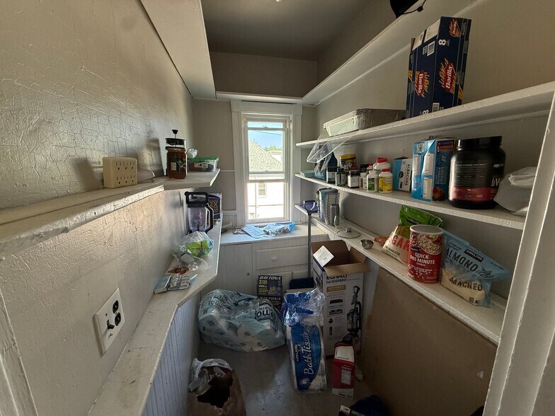 Primary Photo - 348 Faneuil St