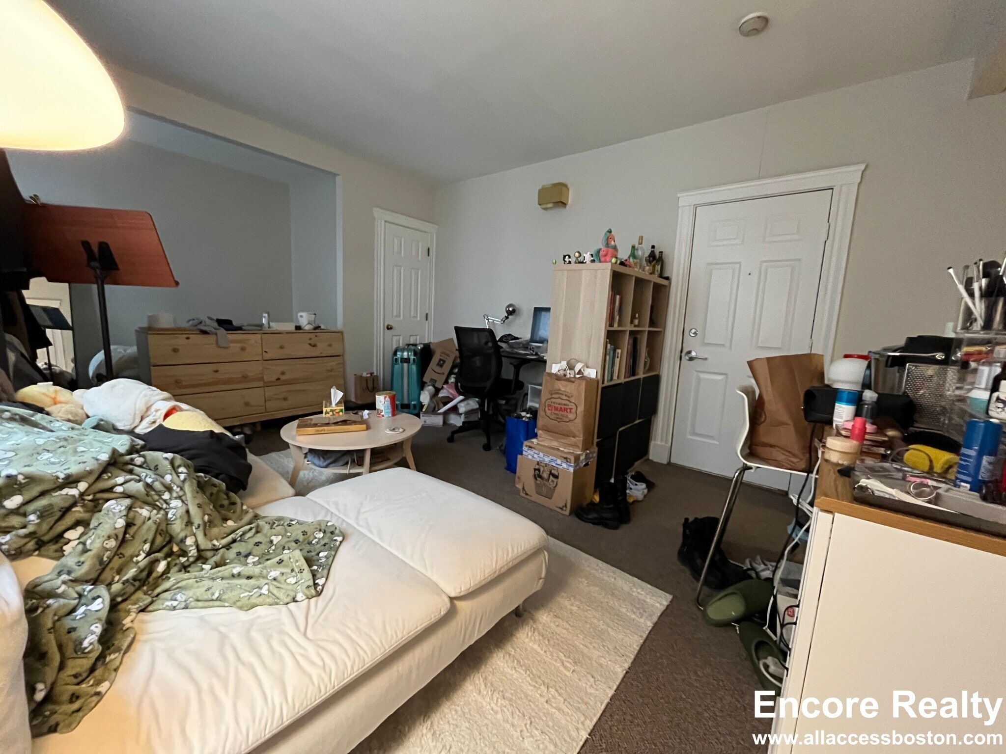 Building Photo - 843 Beacon St