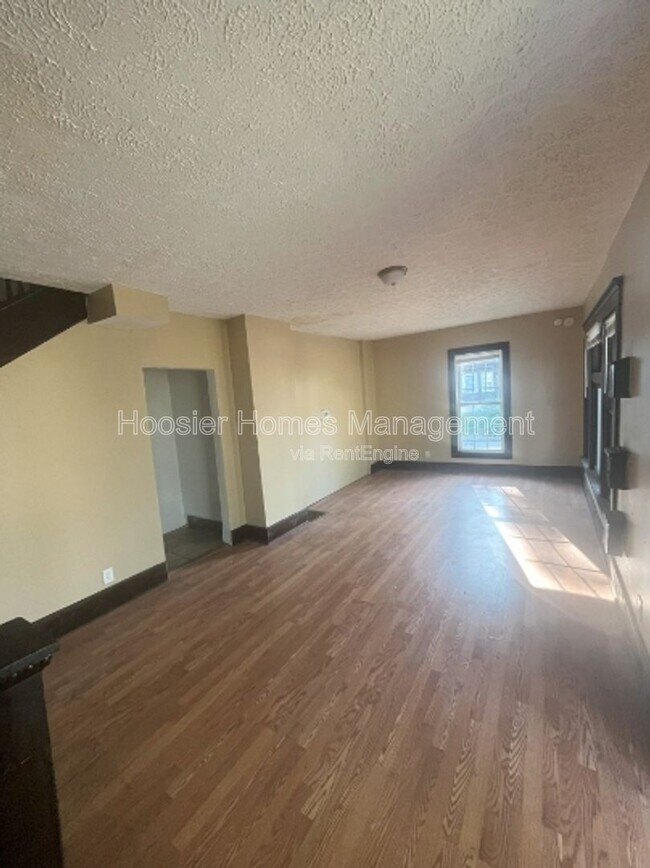 Building Photo - 1065 W 33rd St