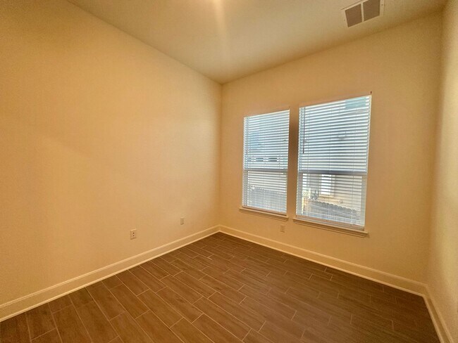 Building Photo - 4 Bed 3 Bath Austin Tx!!!! NEW MANAGEMENT