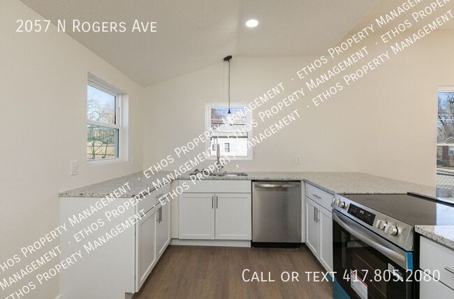 Building Photo - 2057 N Rogers Ave