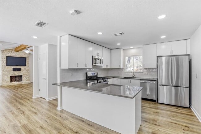 Building Photo - 8126 Ceberry Dr