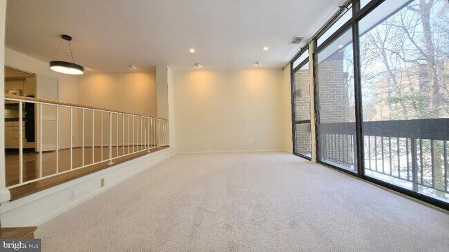 Building Photo - 4960 Sentinel Dr