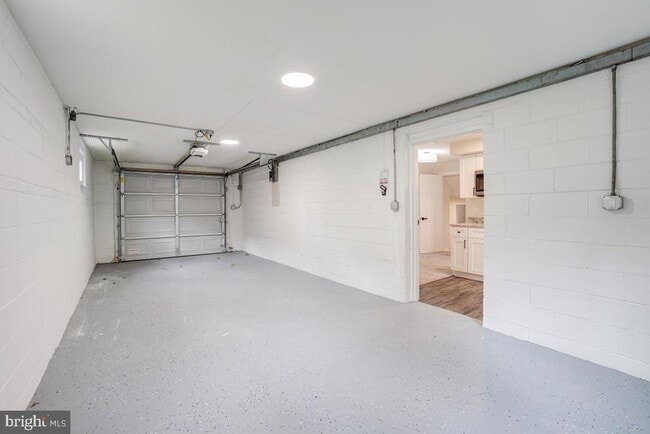 Building Photo - 1203 Brantford Ave