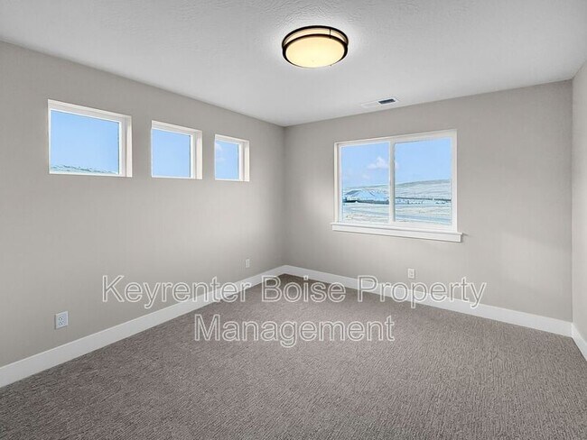 Building Photo - 6234 N Holly Spgs Ln