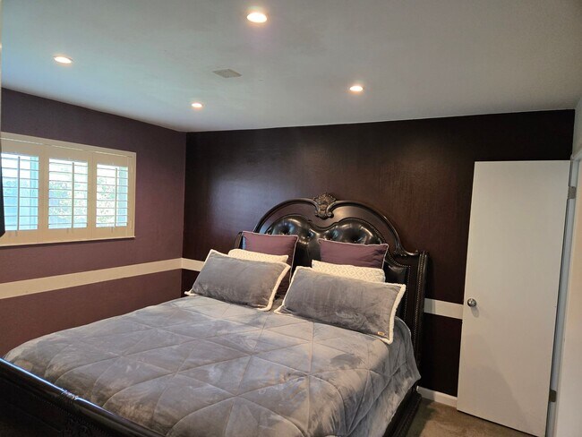 Building Photo - Beautifully Updated 3 Bed, 2 Bath House