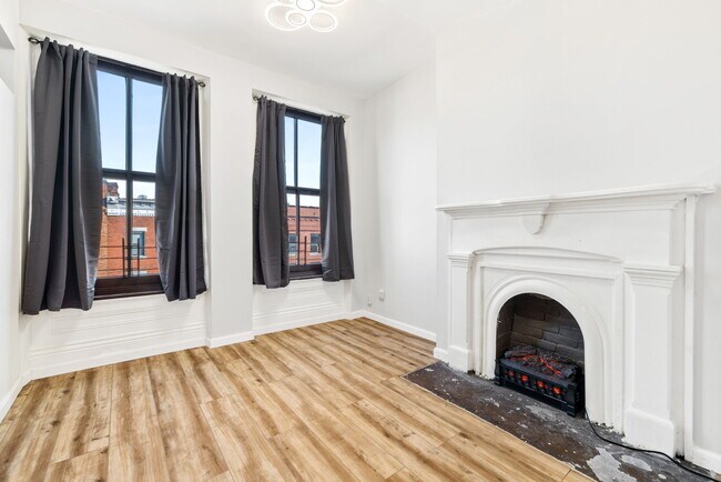 Building Photo - 2018 E Carson St