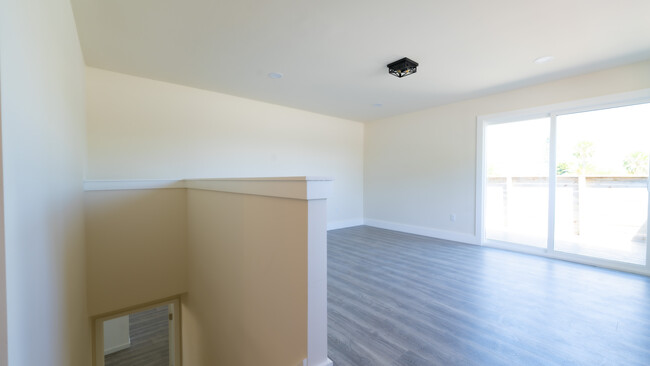 Building Photo - 321 Cornell Dr