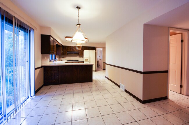 Building Photo - 3619 Bernay Dr