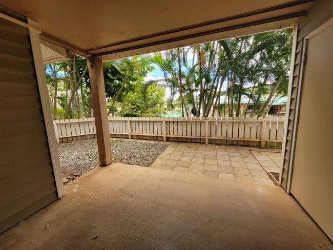 Building Photo - Central Maui - 3 bedroom, 2 bath condo, 5 min from hospital, Kaiser & gov't facilities