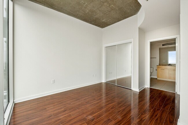Building Photo - 3324 Peachtree Rd NE