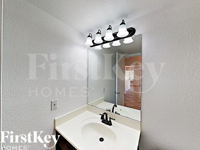 Building Photo - 22026 N 73rd Ave