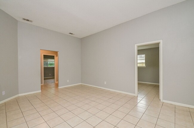 Building Photo - Property available in Old River Manor