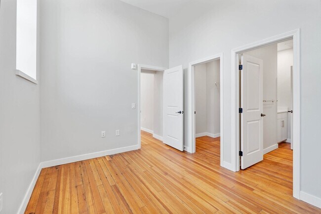 Building Photo - 163 Chestnut St