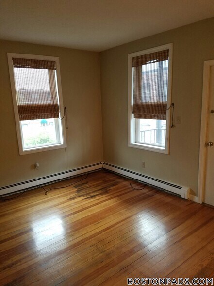 Building Photo - 9 Saybrook St