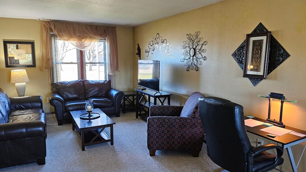 Building Photo - 1908 Refset Dr