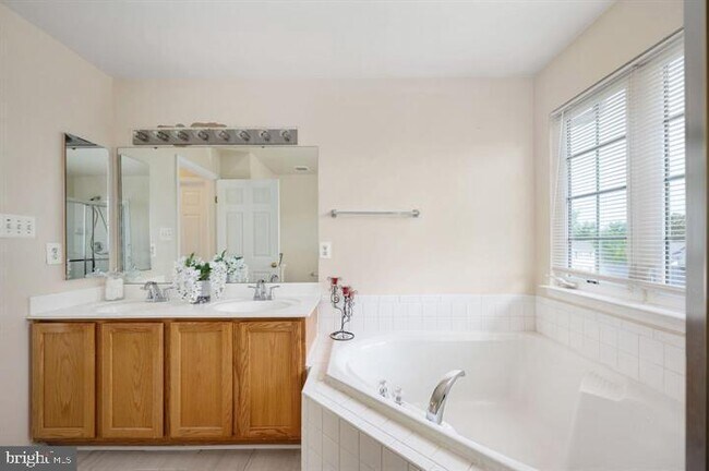 Building Photo - 6 Riggs Rd