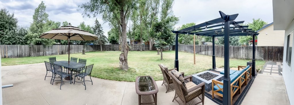 Large south facing backyard - 649 Foxtail St