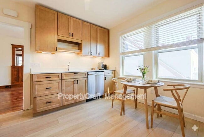 Building Photo - 105 Marlboro St