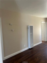 Building Photo - 626 W 59th Pl