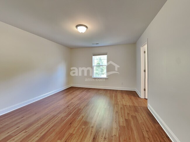 Building Photo - 3041 Greenmont Cir